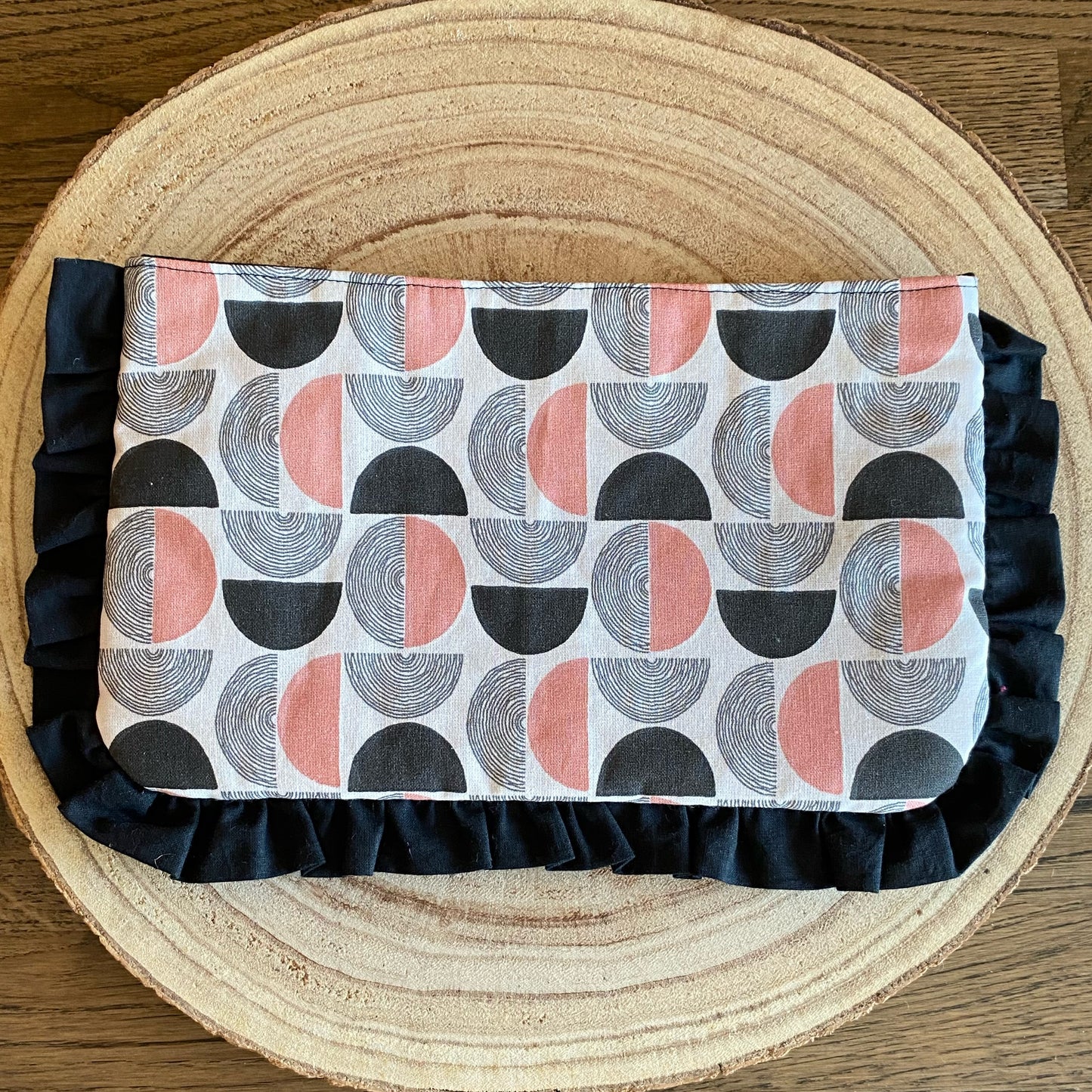 Pochette à volants